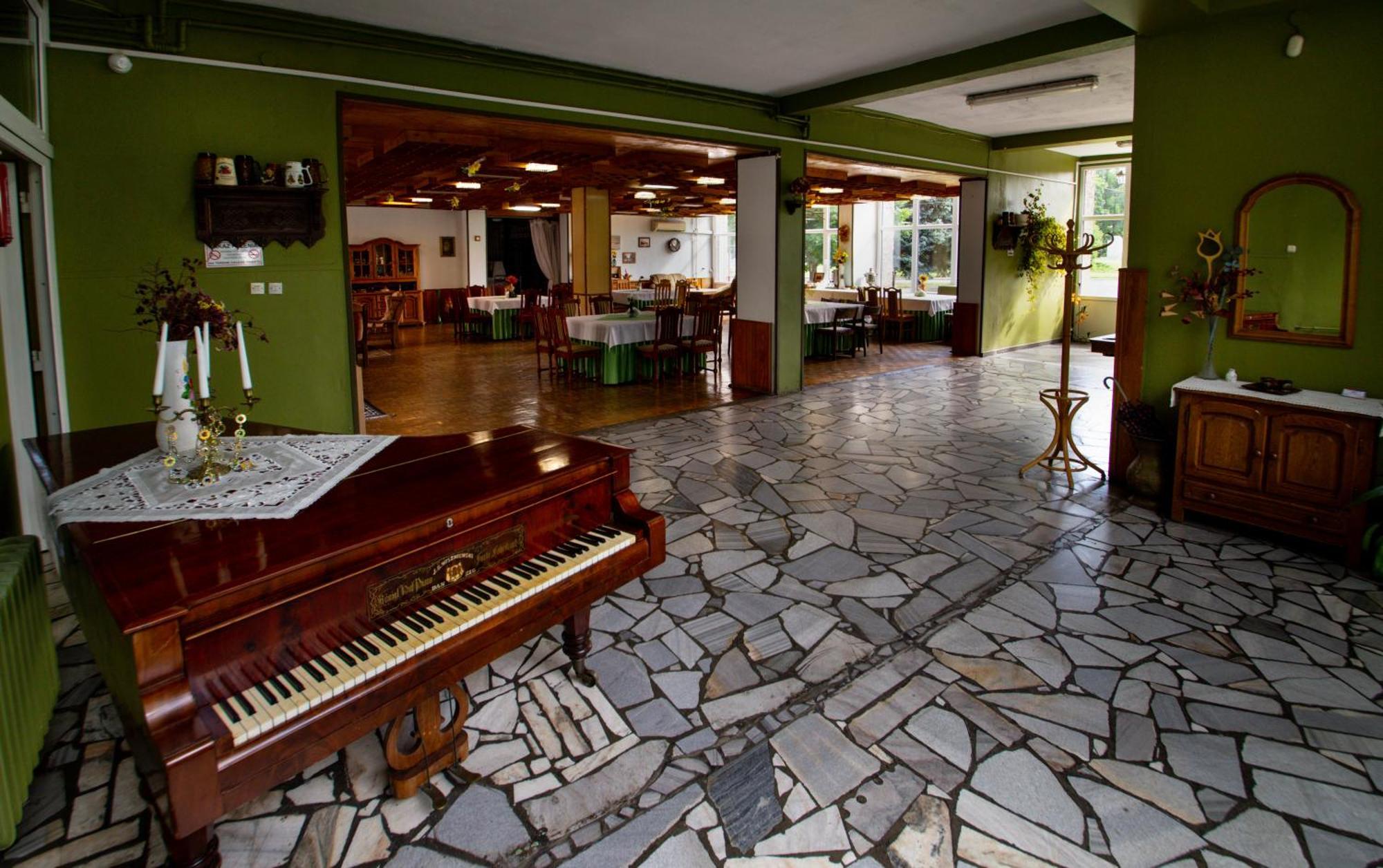 Zajazd Grodek Bujak Robert Naclegi I Restauracja Grodkow  Εξωτερικό φωτογραφία